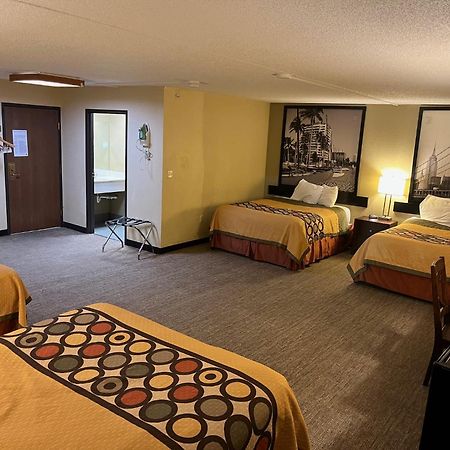 Super 8 By Wyndham Wichita North Hotell Exteriör bild