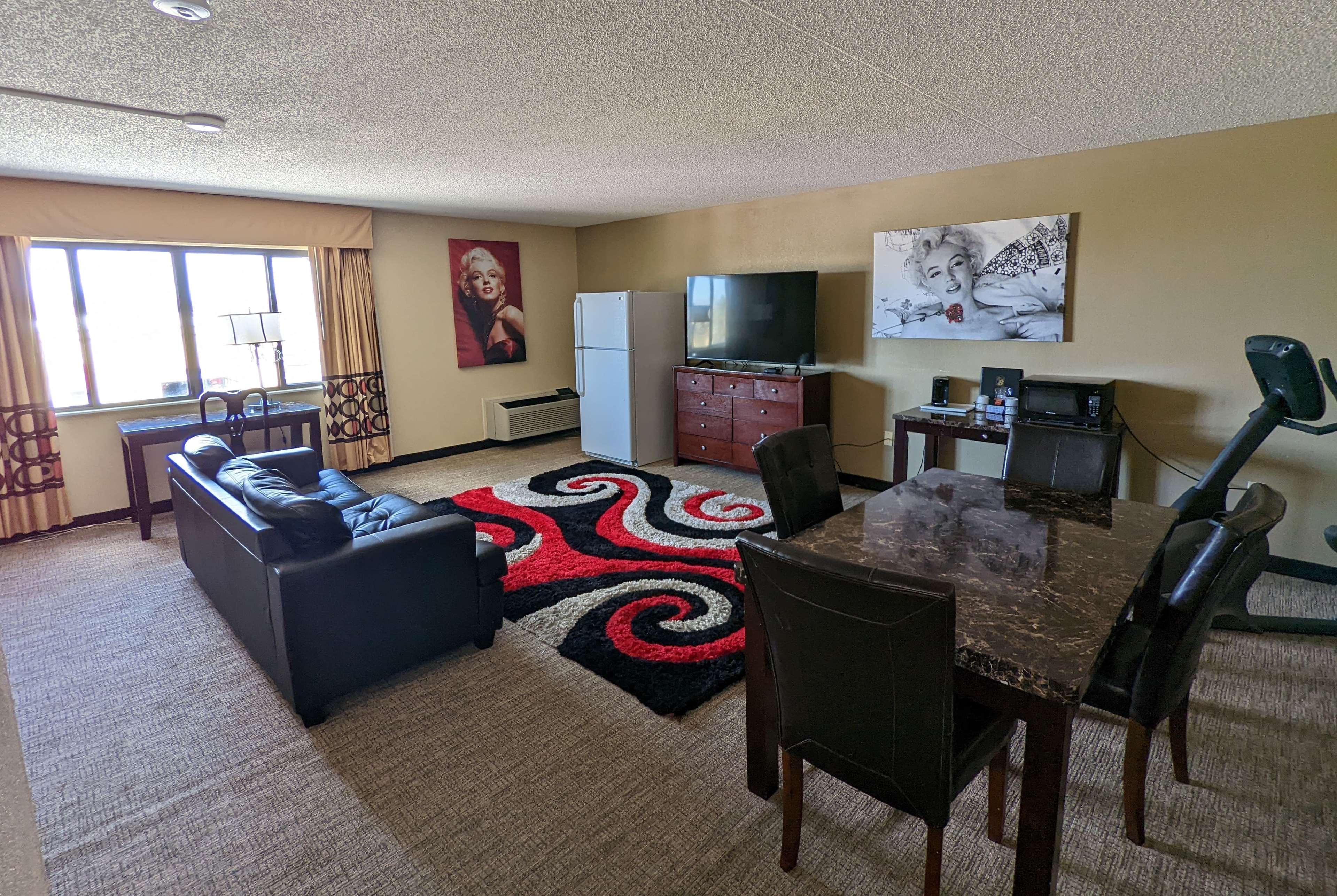 Super 8 By Wyndham Wichita North Hotell Exteriör bild