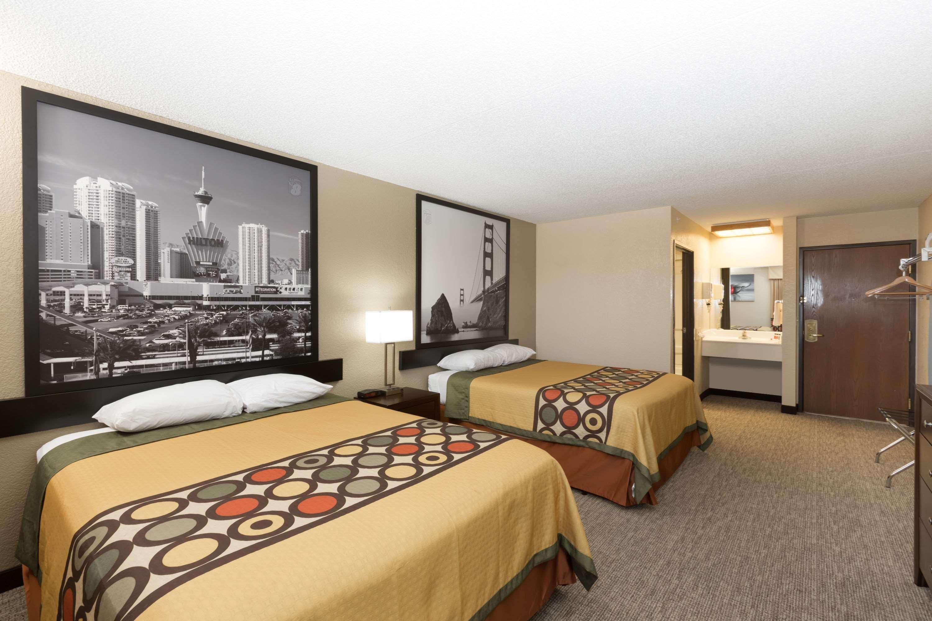 Super 8 By Wyndham Wichita North Hotell Exteriör bild
