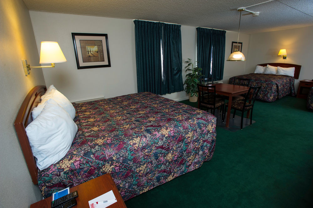 Super 8 By Wyndham Wichita North Hotell Exteriör bild