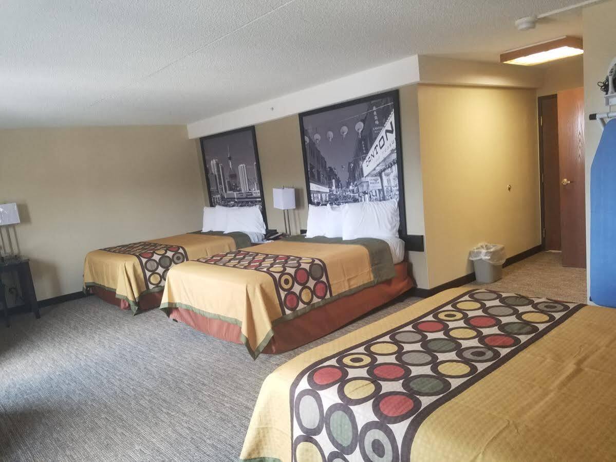 Super 8 By Wyndham Wichita North Hotell Exteriör bild