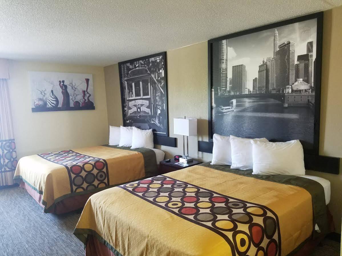 Super 8 By Wyndham Wichita North Hotell Exteriör bild