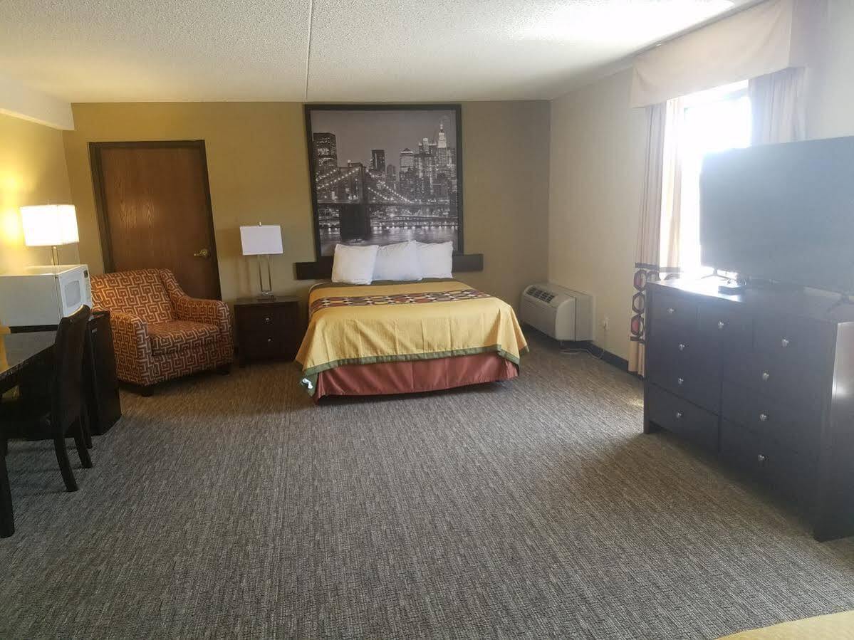 Super 8 By Wyndham Wichita North Hotell Exteriör bild